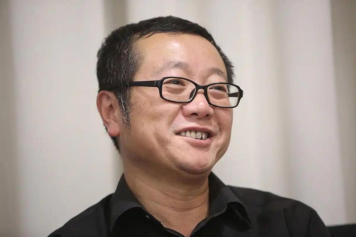 扎克伯格绝对想不到，他砸重金豪赌的元宇宙，正把全人类推向深渊！无数人戴着VR头显