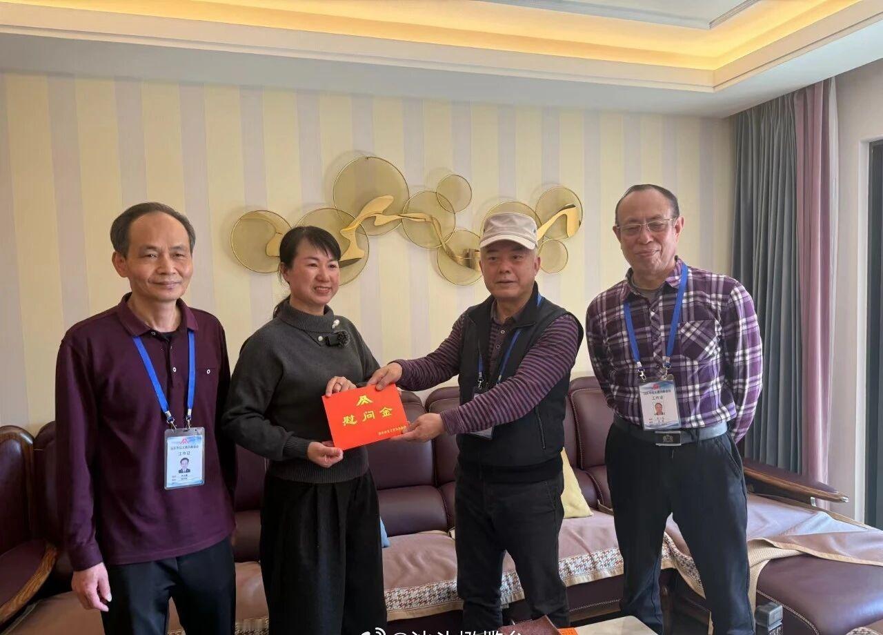 街头15分钟生死救援！汕头这场双向奔赴，太暖了
 ​​​