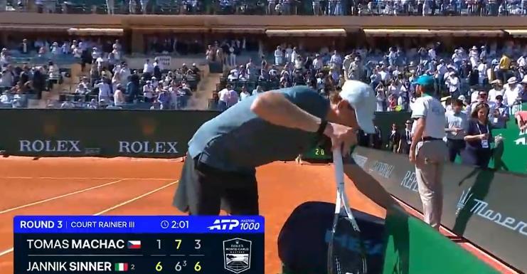 辛纳6-1,6-7,6-3马哈奇
虽然盘数连胜被终结
但是大师赛连胜还是来到了1