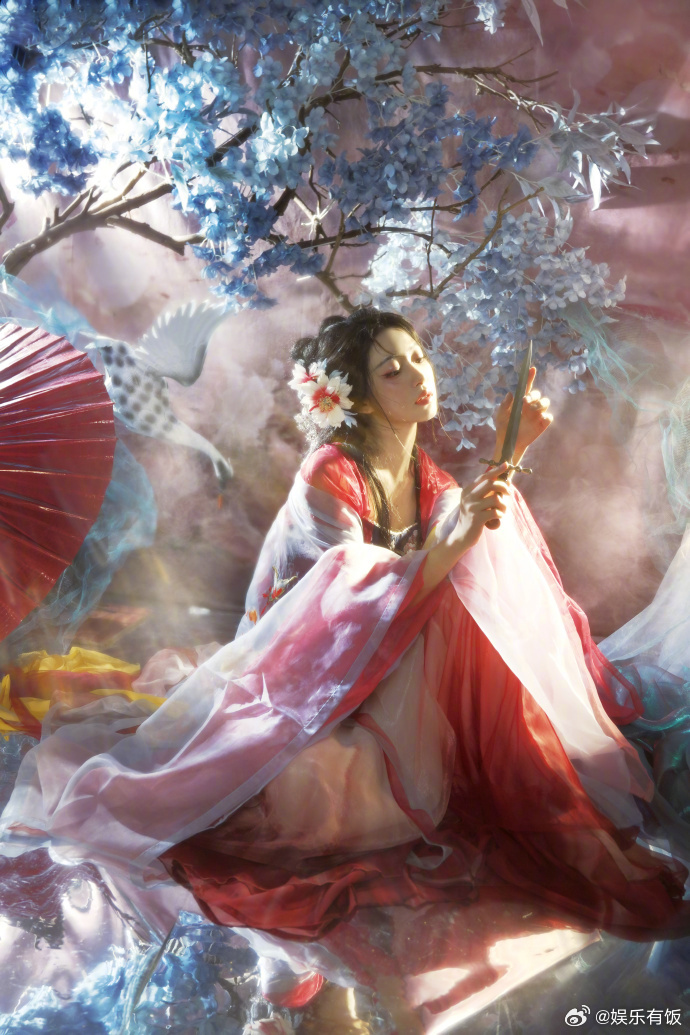 杨肸子神女下凡江若兮拍的杨肸子 救命！快来看拍的，好像从小说里走出来的神女，美成