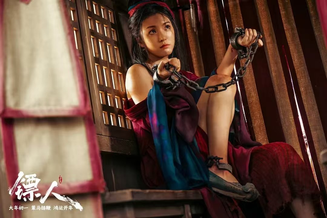 镖人打破武侠片26年的全球票房纪录镖人登顶武侠片全球票房冠军 一刀破纪录，一马闯