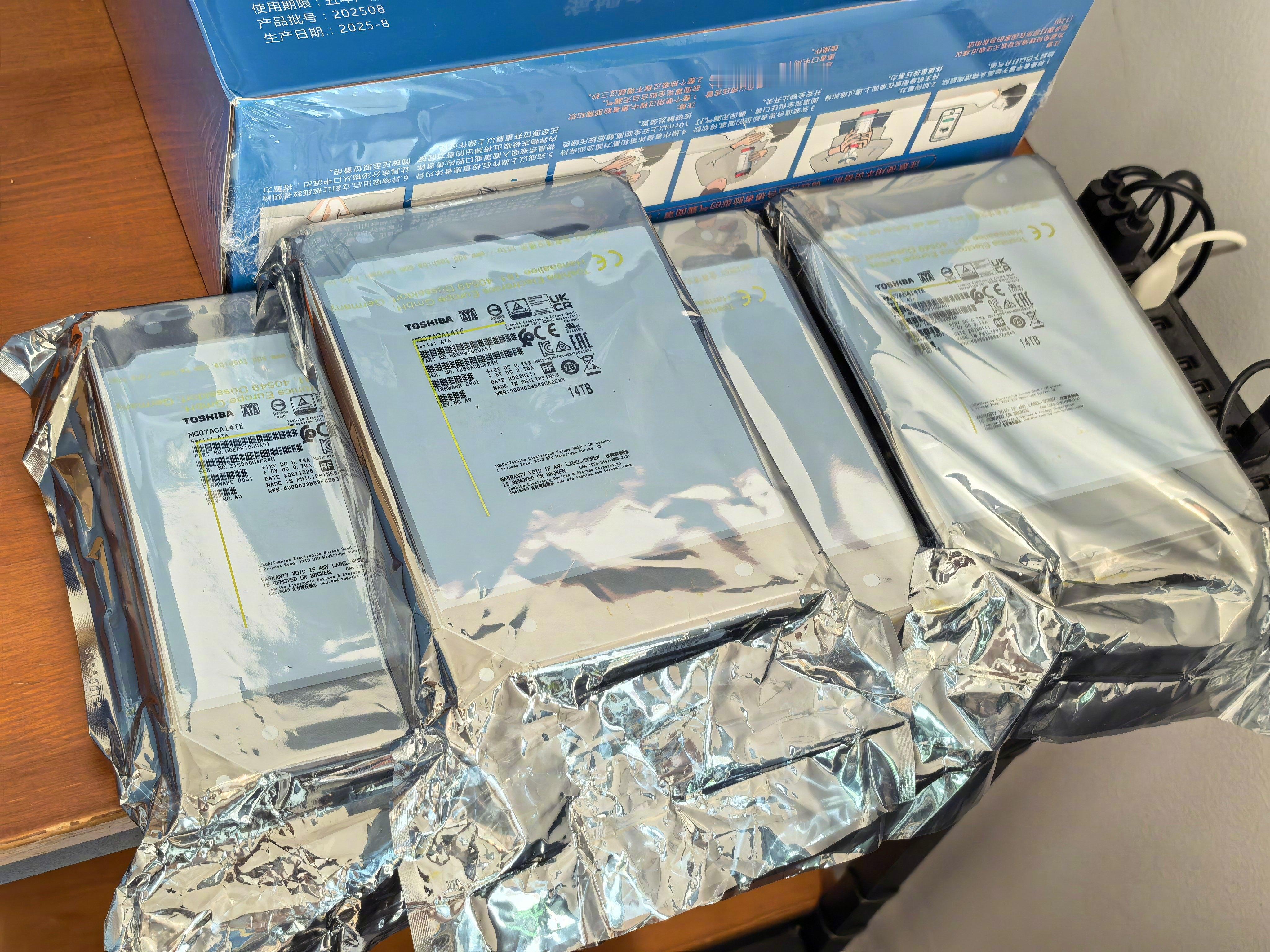 韩路烤串店 装修设计已经开始进行了，过几天给大家看图纸。但其他军火已经陆续到货。