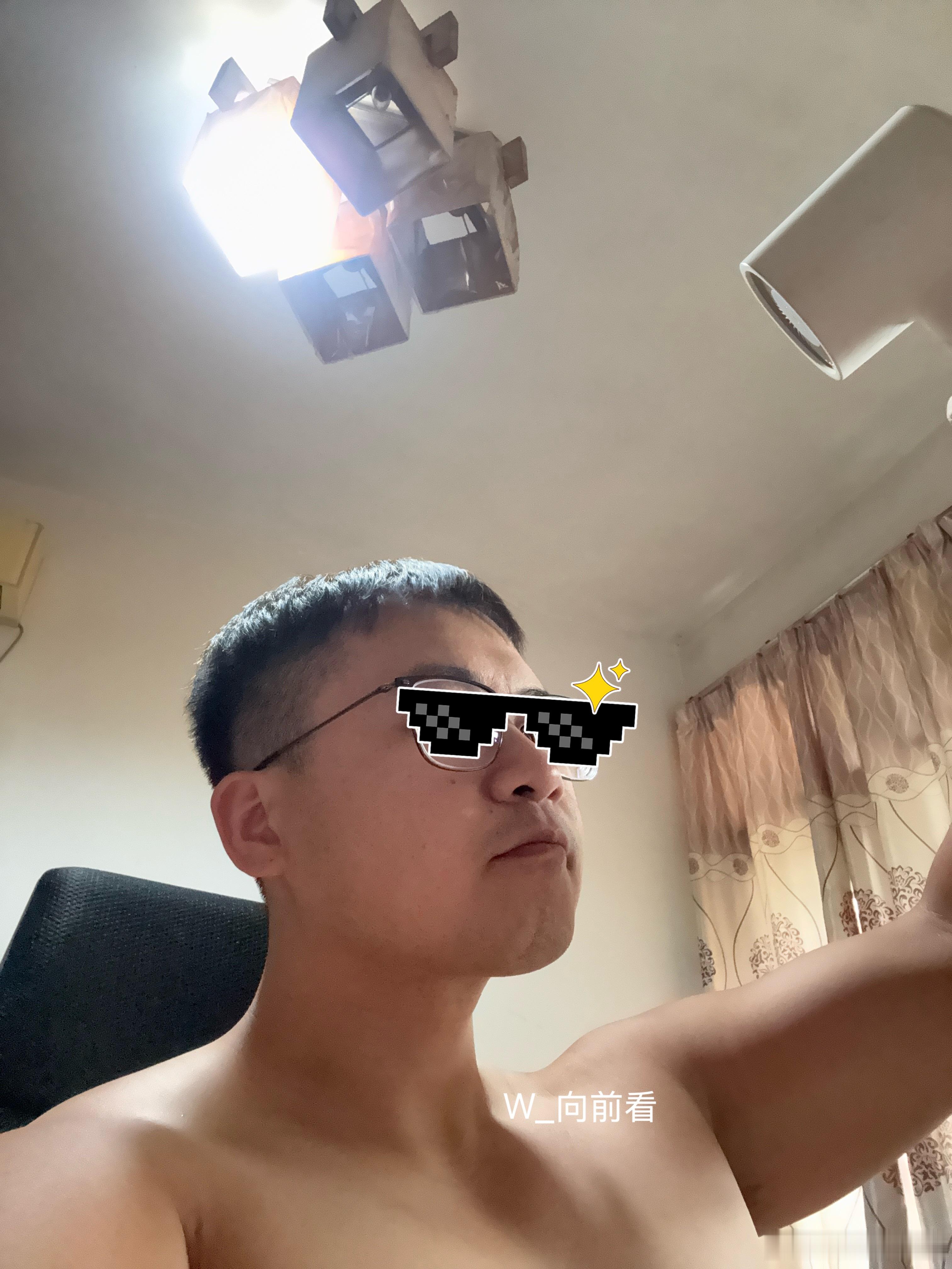 今天早上忙疯了，没停过……回宿舍洗了个澡，又要去干活了……
