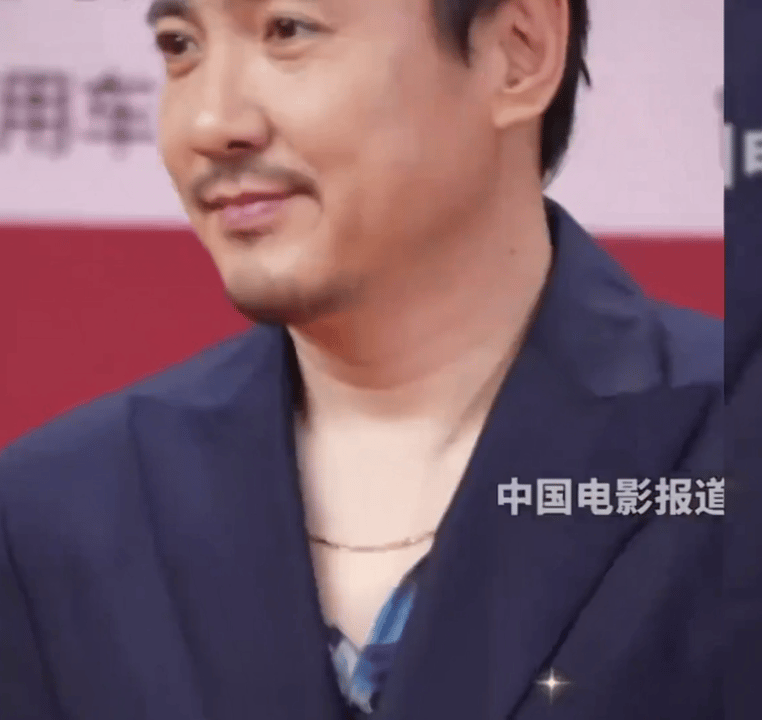 沈腾军艺校草的含金量 
被cctv6证实了[捂脸]
这么真实的镜头也就他敢！
