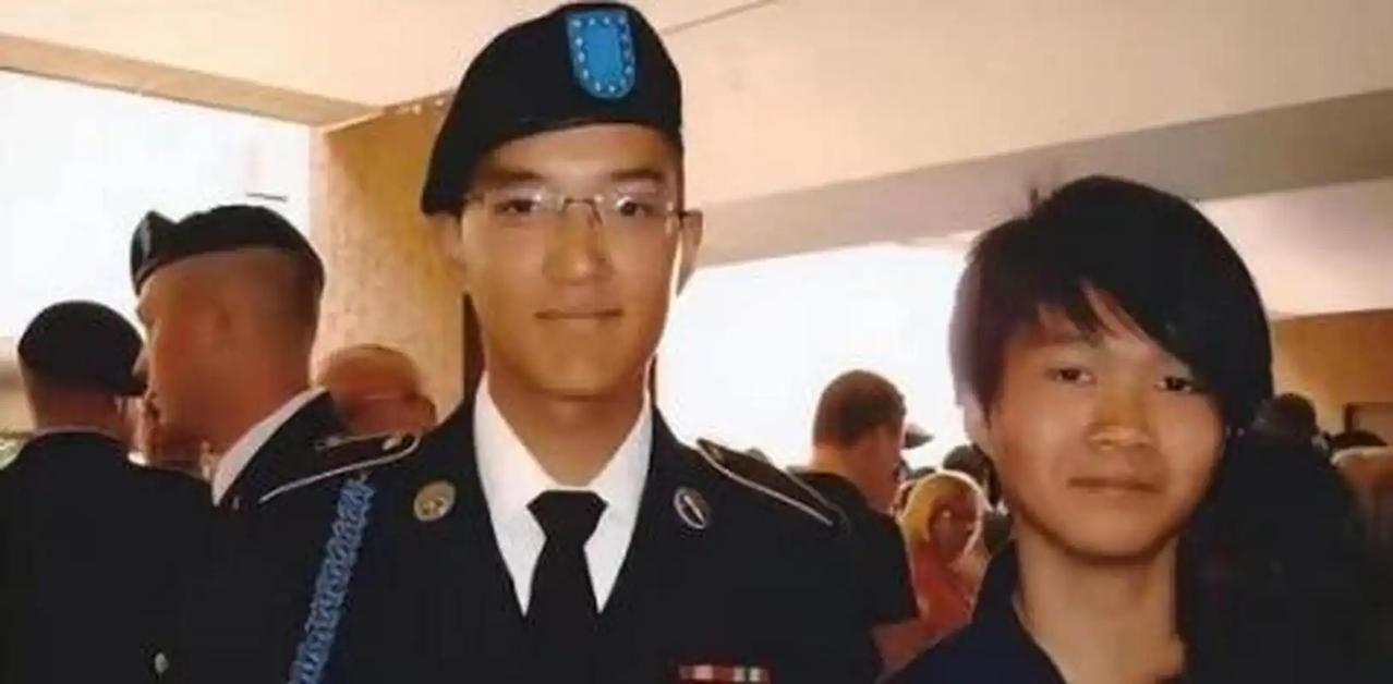 19岁的华裔男孩满怀期待穿上美军制服，以为能换来尊重。谁能想到，短短几个月后，他