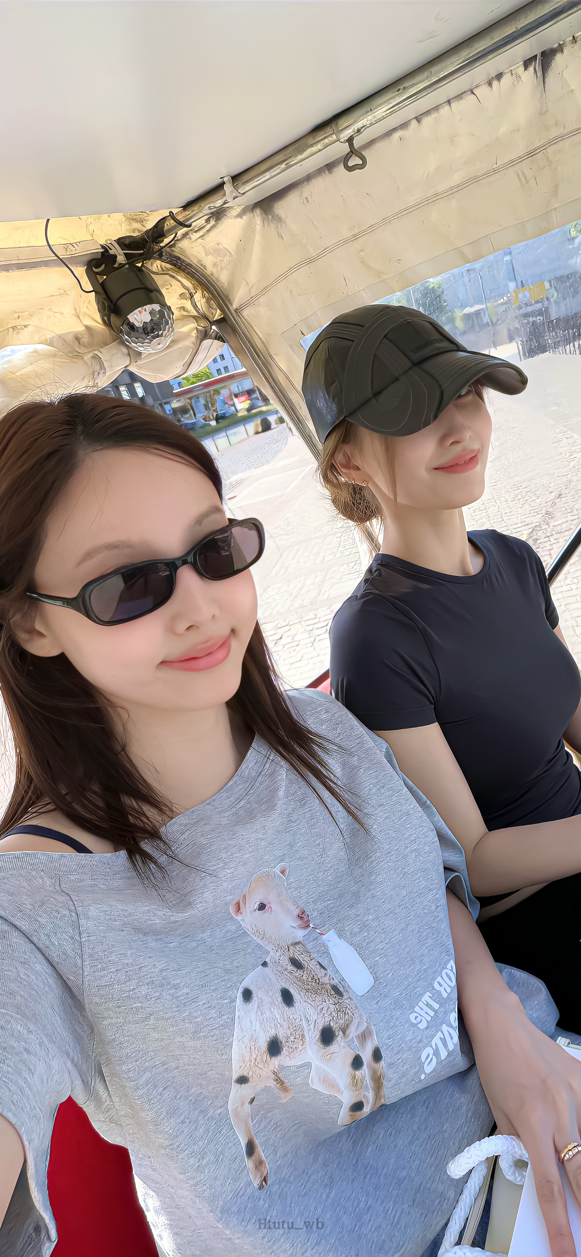 林娜琏&Momo双人合照壁纸来啦～🐰🍑🪻🧸💕 