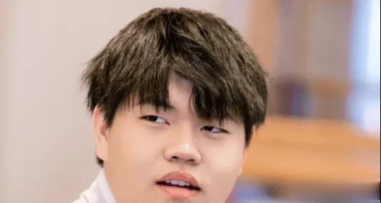铃铛发文澄清绯闻传言：分手是我提的，我冷暴力，在这给她说一声对不起，原文如下：
