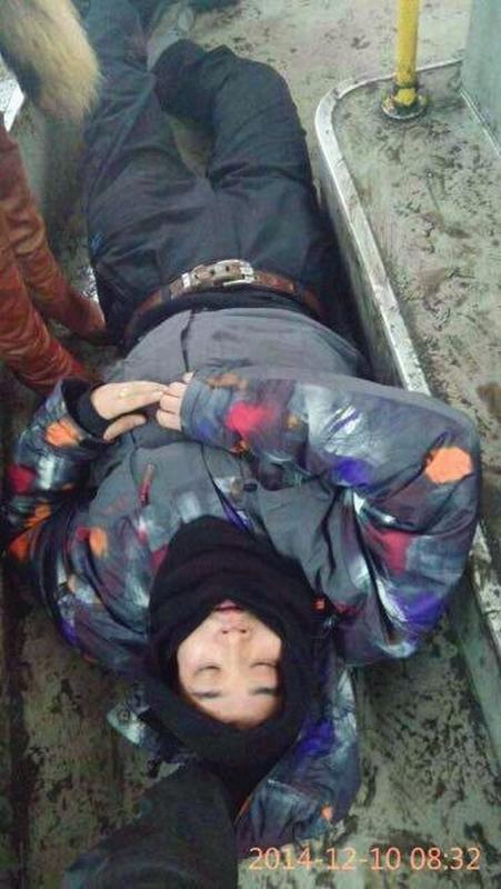 杨洋现在估计心里不是滋味。

他怎么也不会想到，

手部骨折还没好，就要带伤进组