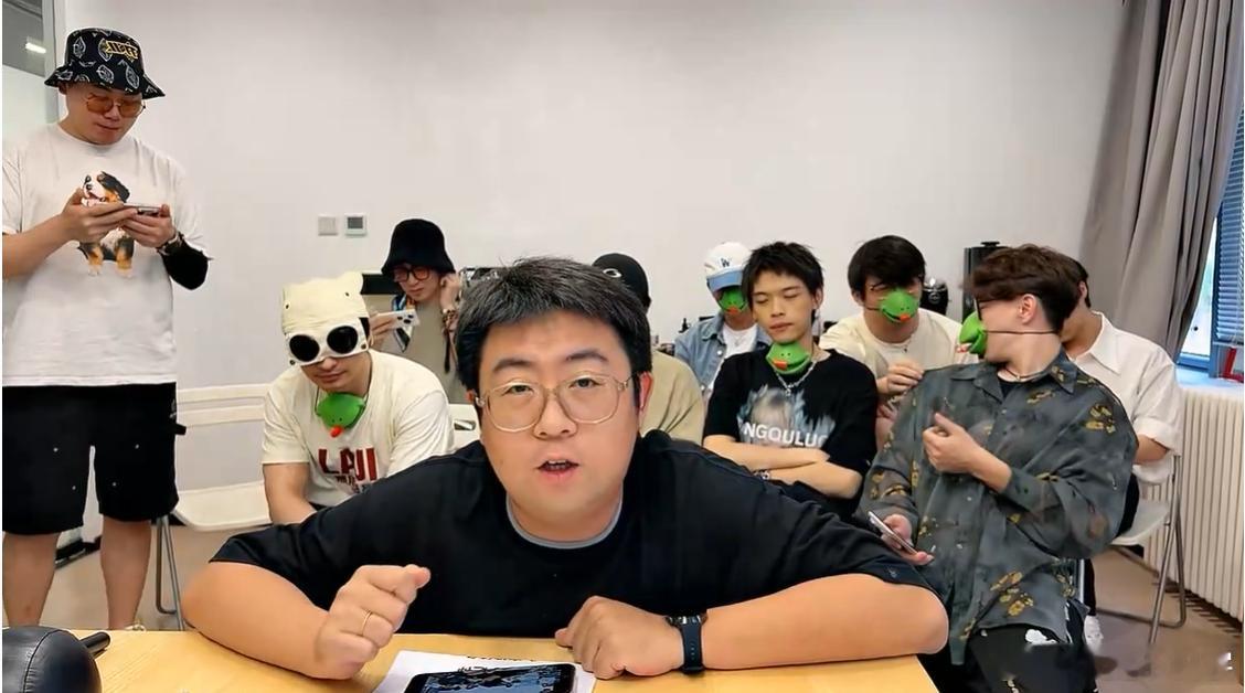 喜夜2喜团名在线征集喜人奇妙夜吕严的吐槽又至，逐梦亚军他们征团名，今晚六点，评论