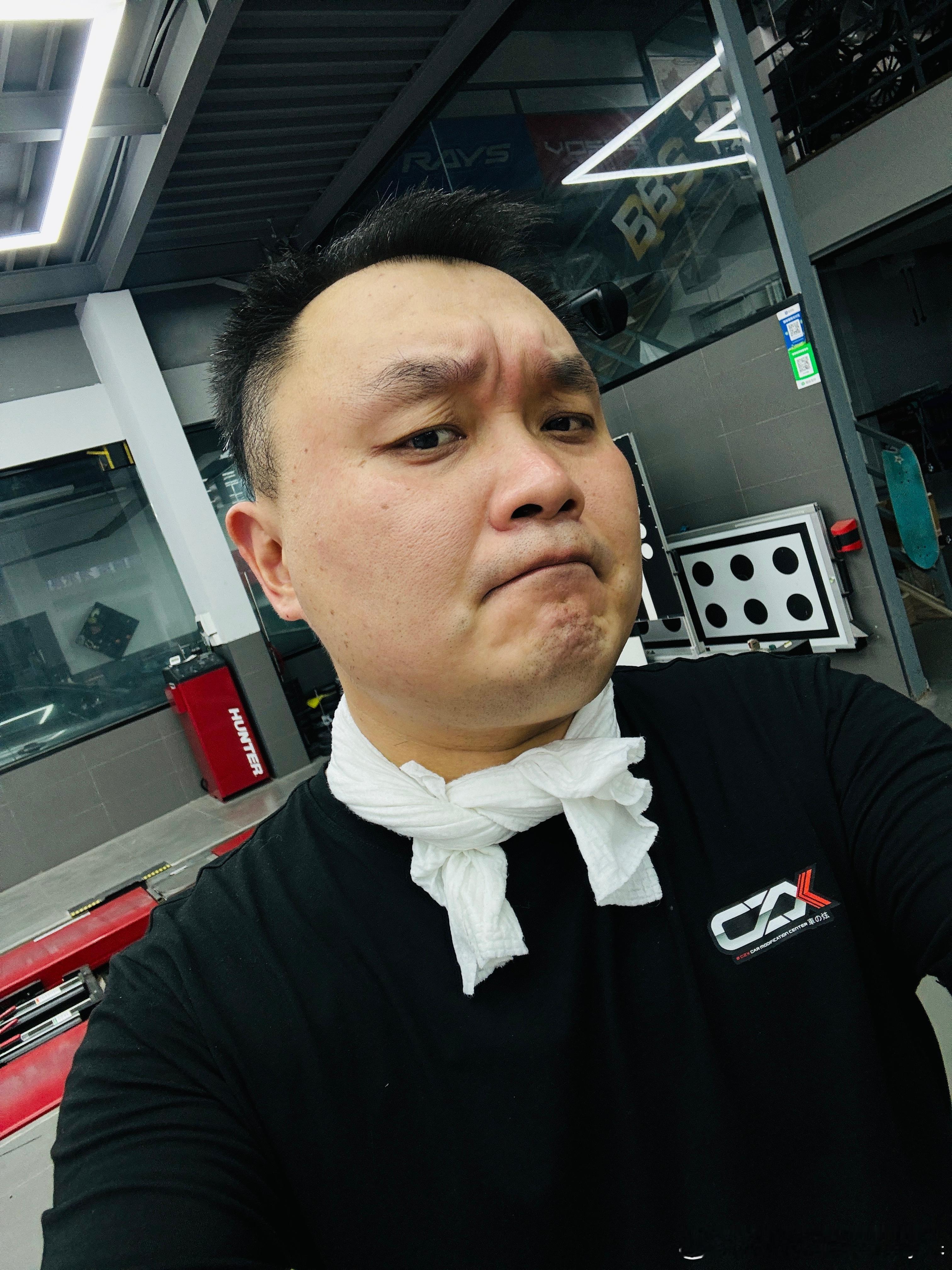忙碌中的欧巴[加油]#车之炫##福州#  ​​​