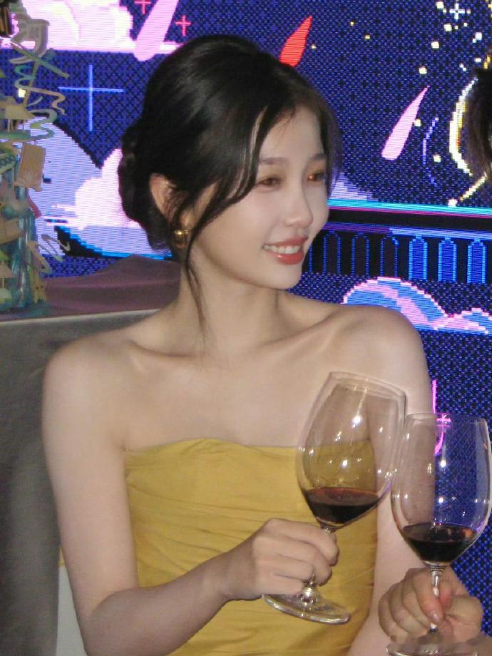 小兰花庆功宴vs凌妙妙庆功宴  苍兰诀庆功宴vs永夜星河庆功宴 虞书欣在小兰花与