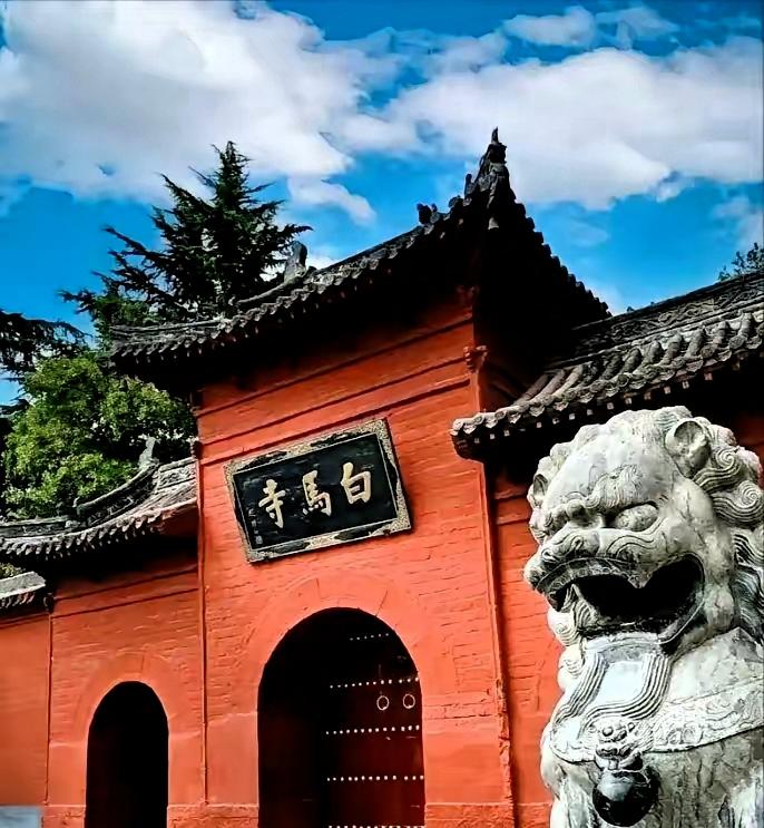 被判24年的释永信以为自己逃过一劫
但没想到，他又一次被牢牢钉死在耻辱柱上，这一