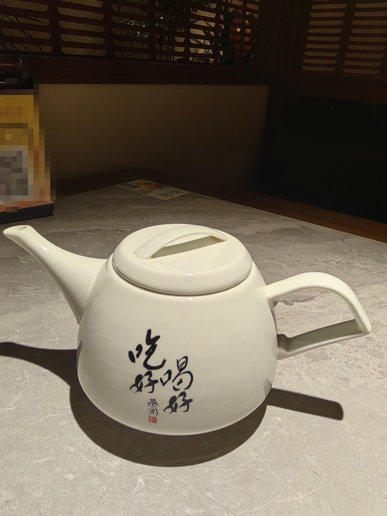 人老了，才发现，不管家里的老人年龄多大，只要他还能走动，一日三餐能自理，孩子就不