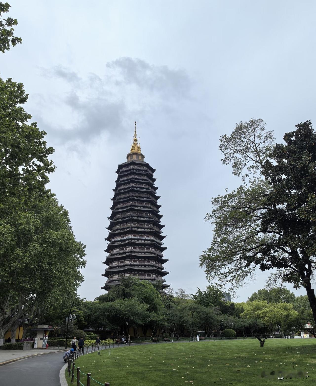 在常州的日子，一半是老城的慢时光，一半是新城的活力。傍晚在西太湖边吹吹风，看落日