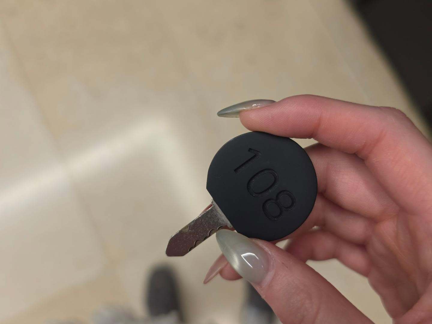 她就是那种小时候见到四叶草和漂亮树叶会收集 来沪旅行会去打卡云锦路的小女孩 