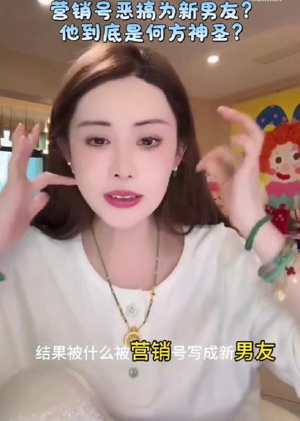 韦雪回应绯闻男友，挽手男子竟是品牌老板，直言两人只是好闺蜜
前些日子，韦雪被拍到