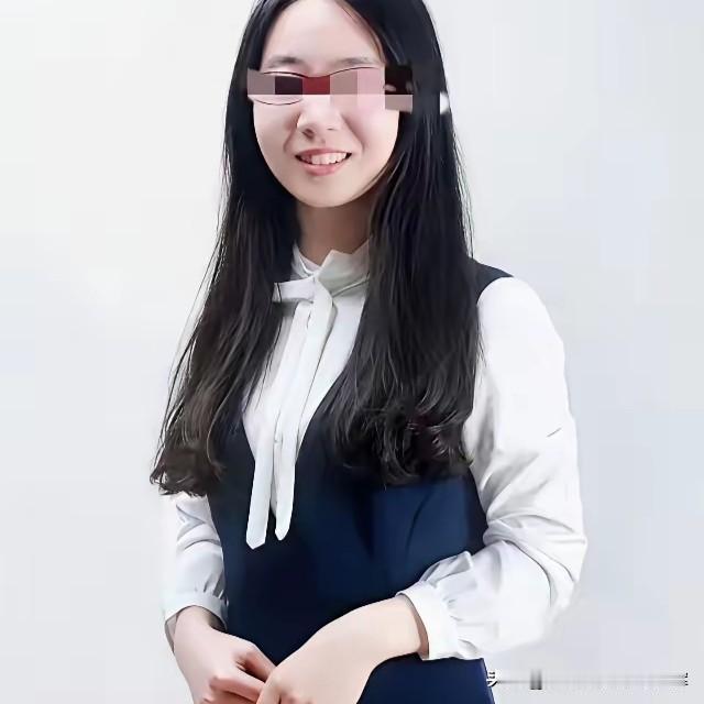 武大35岁的曾梦琪教授，你还别说，从面容上看，书香味道浓浓的。她戴一副眼镜，一看