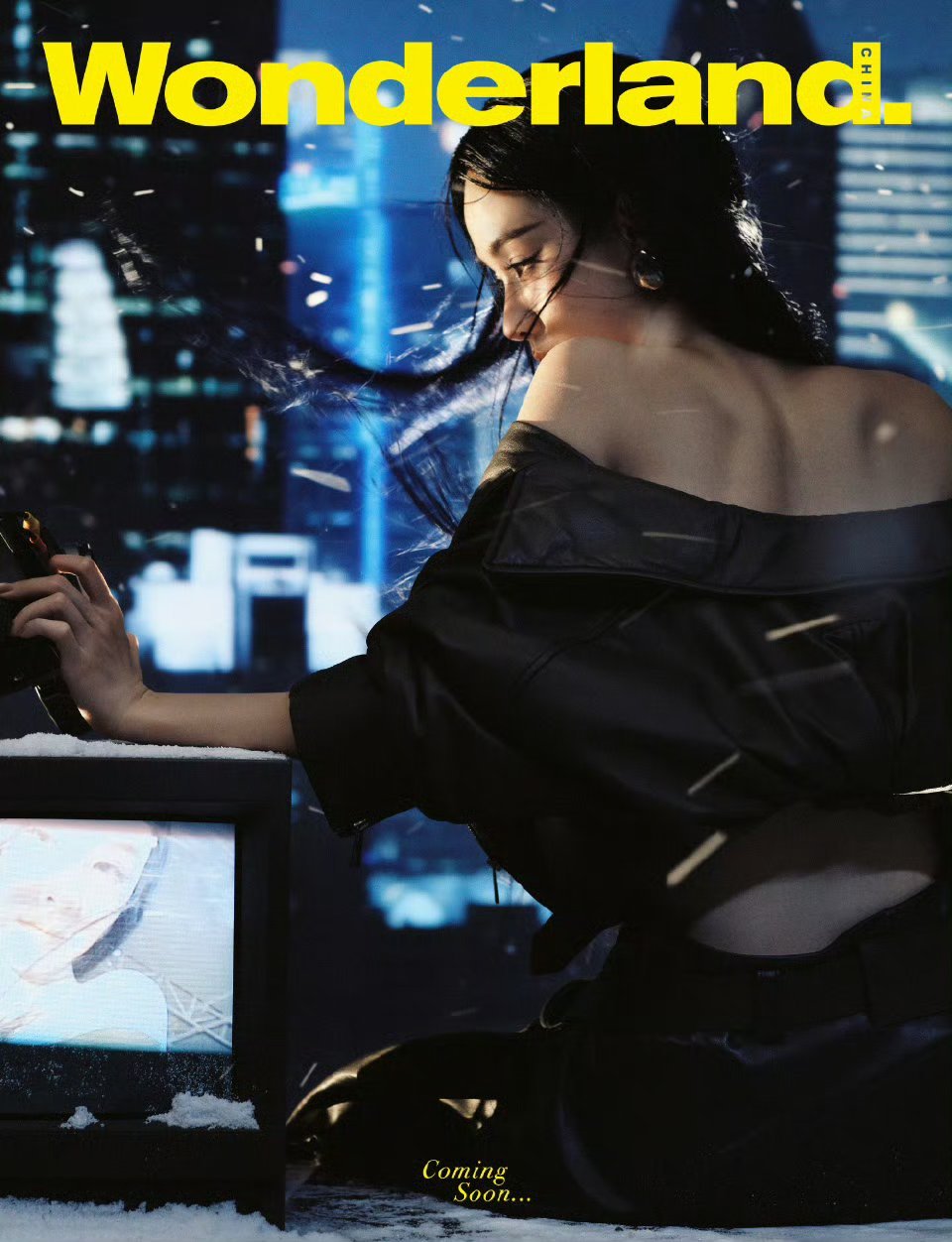 陈都灵《Wonderland》中文版12月刊封面！啊啊啊啊此女的背肌 想喊老公了