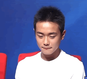 16岁参加宝莲灯 发布会的曹骏，好腼腆啊～ ​​​