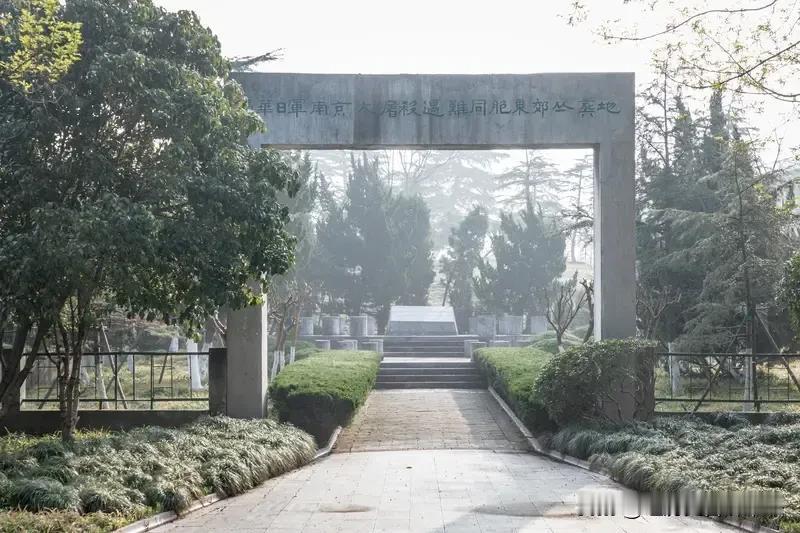 日本可能会走上灭亡之路。不承认南京大屠杀，不承认731，这种行为，实际上使得它跟