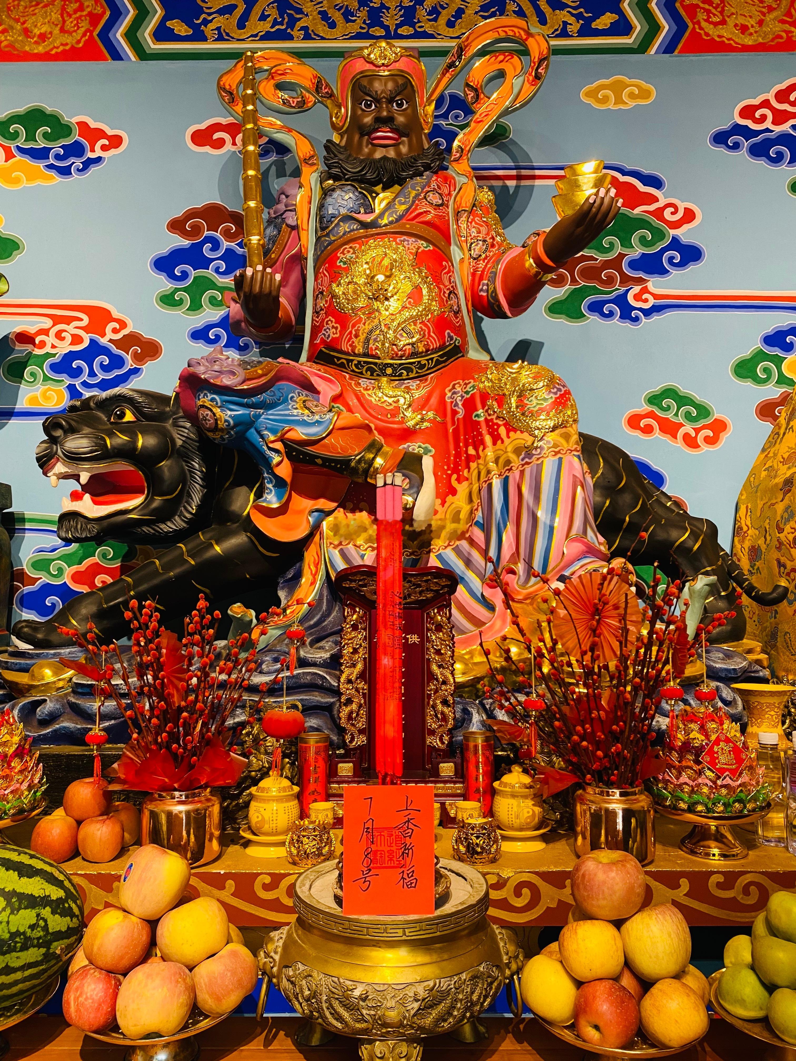 今日大吉好运日，你必定被吉神青睐，7月8日师父在财神殿为众粉加持福慧财运[作揖]
