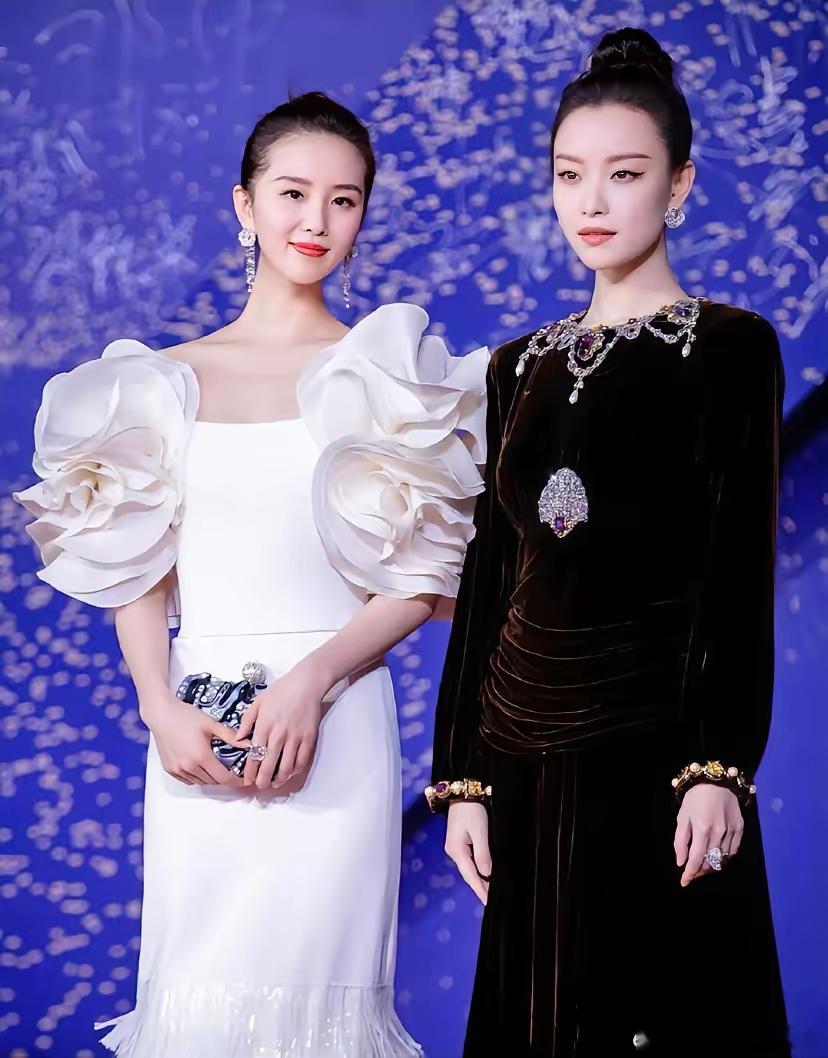 果然，有资本当靠山就是不一样！就连大导演王家卫，蛐蛐了所有人，却唯独不敢对倪妮大