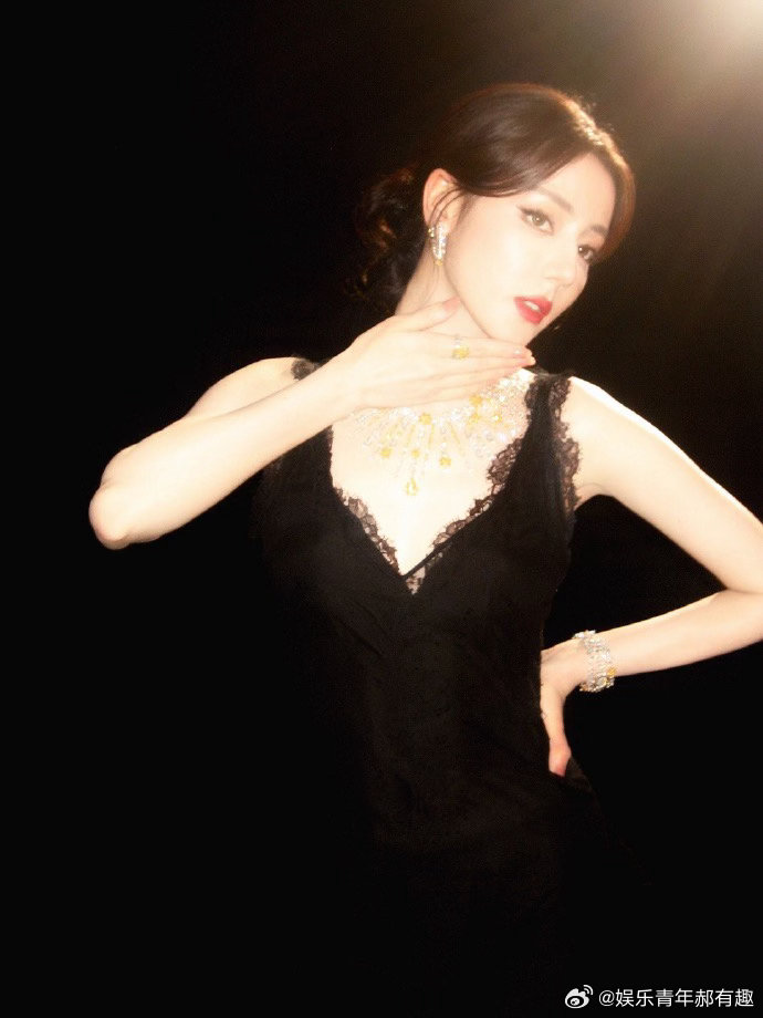 迪丽热巴再被叫胖迪很惊讶“胖迪”是迪丽热巴出道初期的专属爱称，因全名较长不便记忆