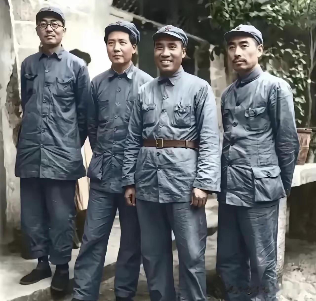 老一代无产阶领导人：大公无私、两袖清风、以身作则、艰苦卓绝、不计较个人得失，全心