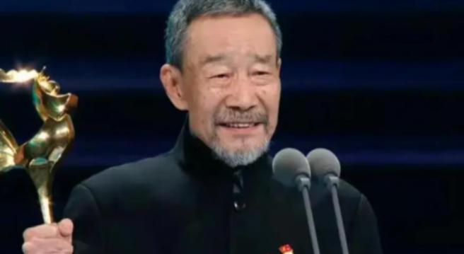 1990年，导演请李雪健主演焦裕禄，不料，焦裕禄的妻子得知后，立马摆了摆手，连连