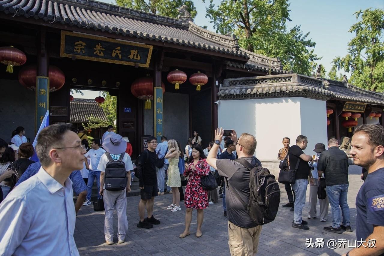 世上本无事，庸人自扰之。人生之路各有不同，每个人都有自己的轨迹。所谓是福不是祸，
