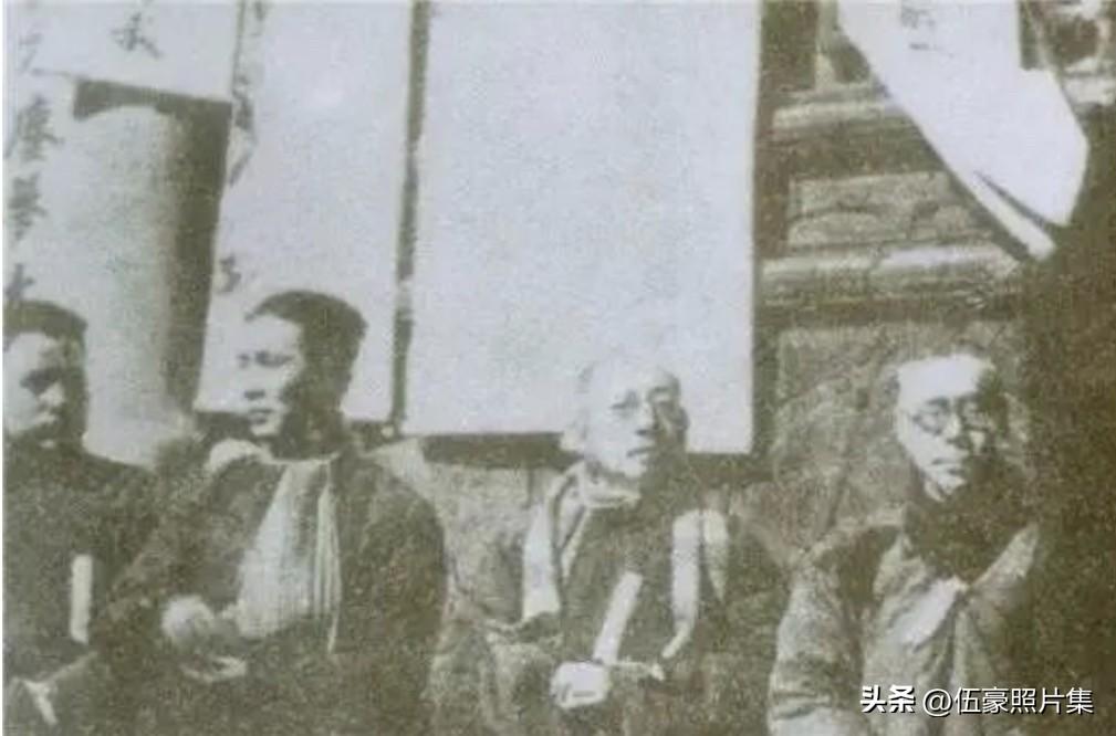 1946年1月13日，马叙伦置生死于度外，参加在玉佛寺举行的公祭于再烈士大会。右