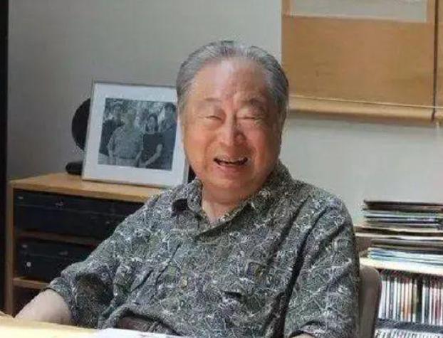 百岁寿辰当天，翁万戈将183件珍贵文物无偿捐给美国，面对国内汹涌的质疑声，他轻描