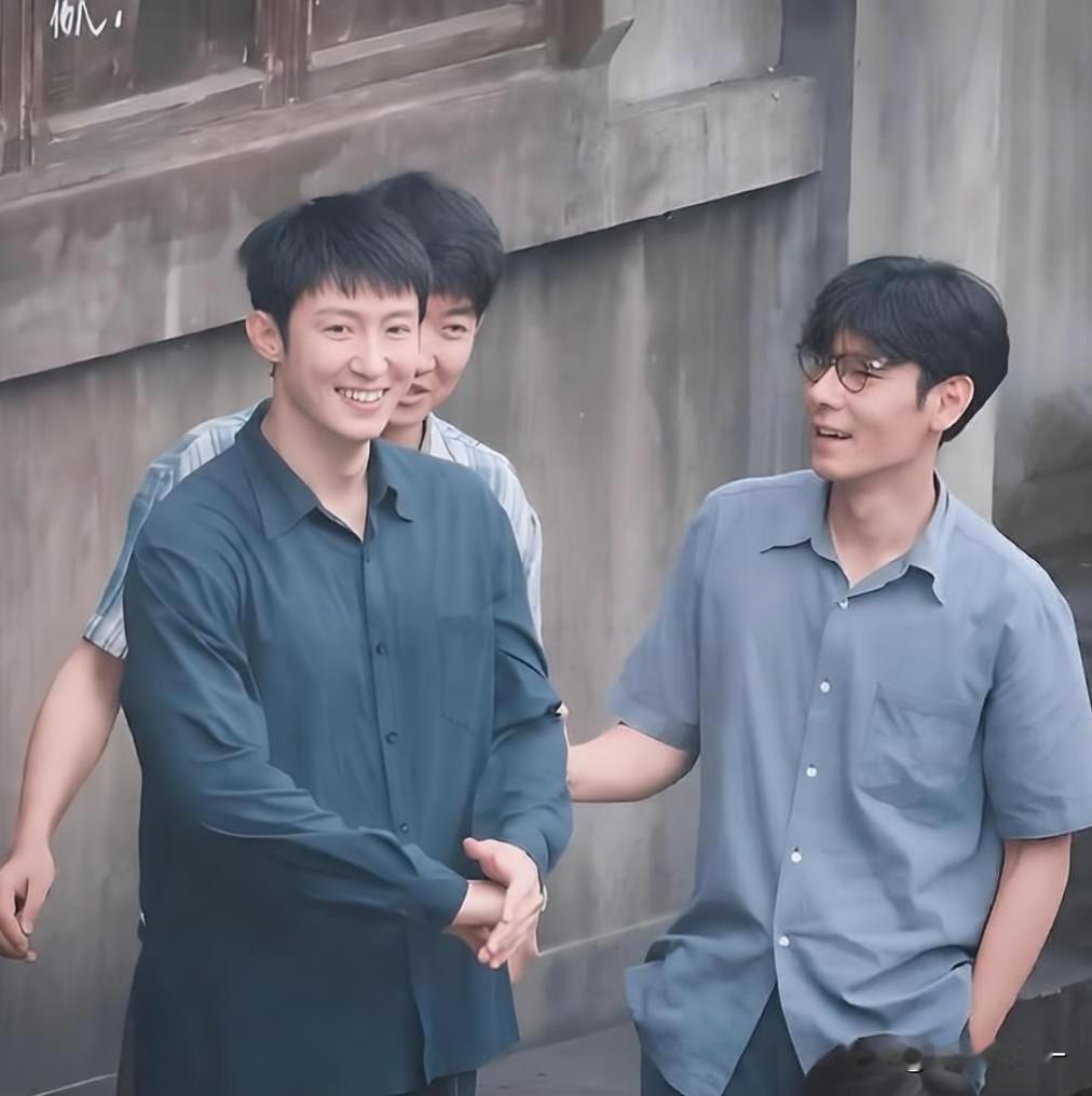 《重器》，

有个细节没搞明白，

就是剧中黄景瑜演的陈一众和闫佩伦演的陆则铭在