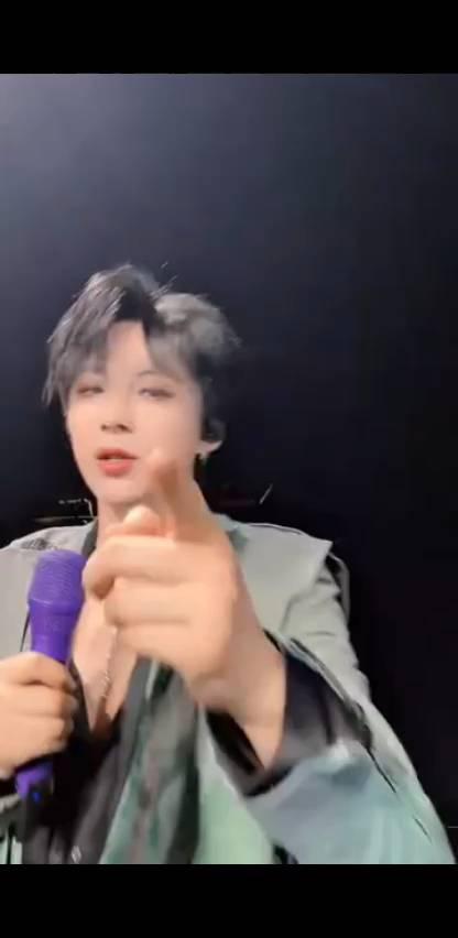 我就先关掉了，此时此刻正在办演员会，希望下一站的时候能见到在场的各位。