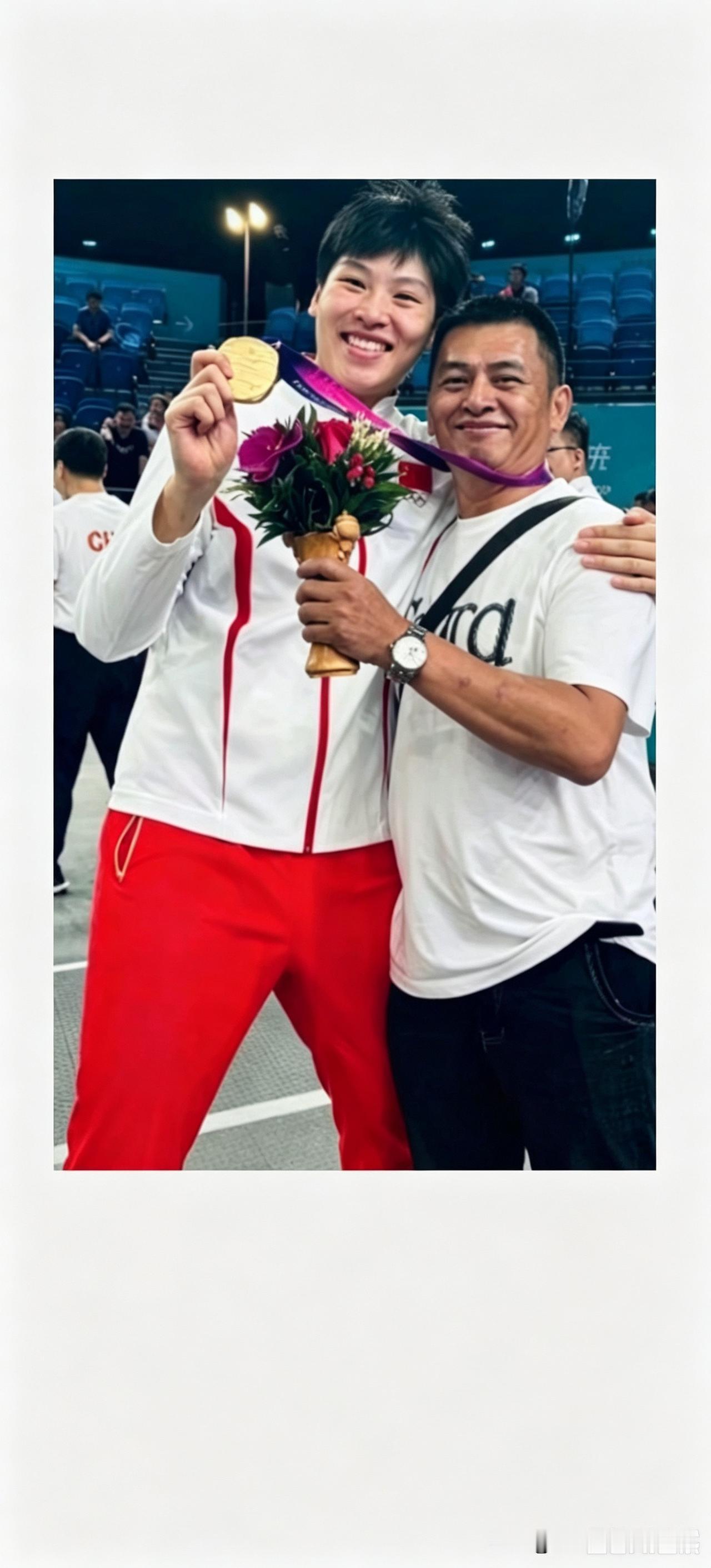陈明伶的父亲陈训，是湛江徐闻下洋镇新兴村人，是一位非常称职的好父亲。起初希望女儿