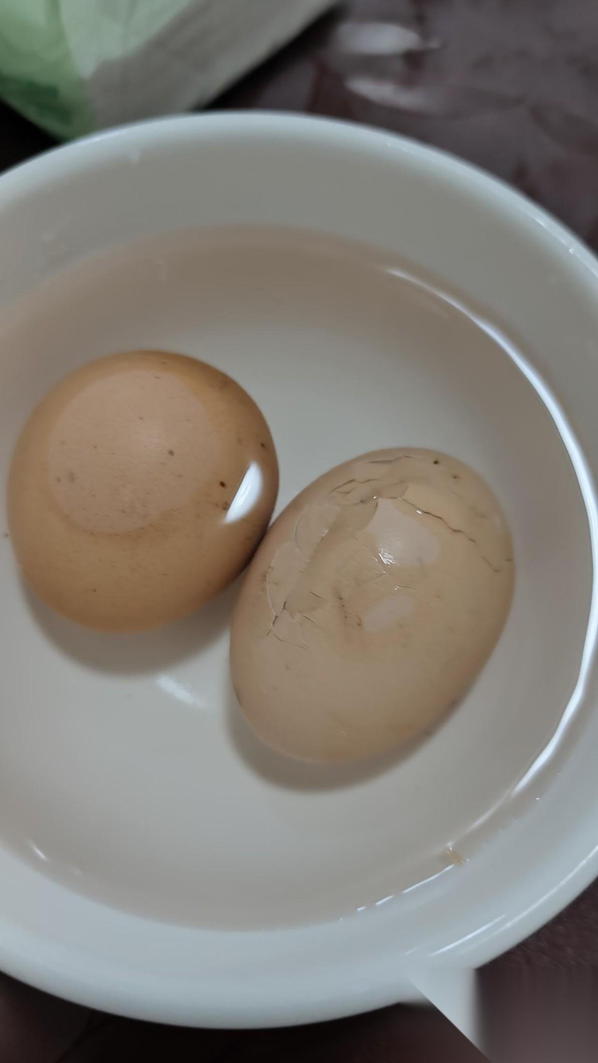 年龄大了医生建议每天两个蛋
可普通水煮蛋太麻烦，锅里加水慢慢煮，光等着就要10分