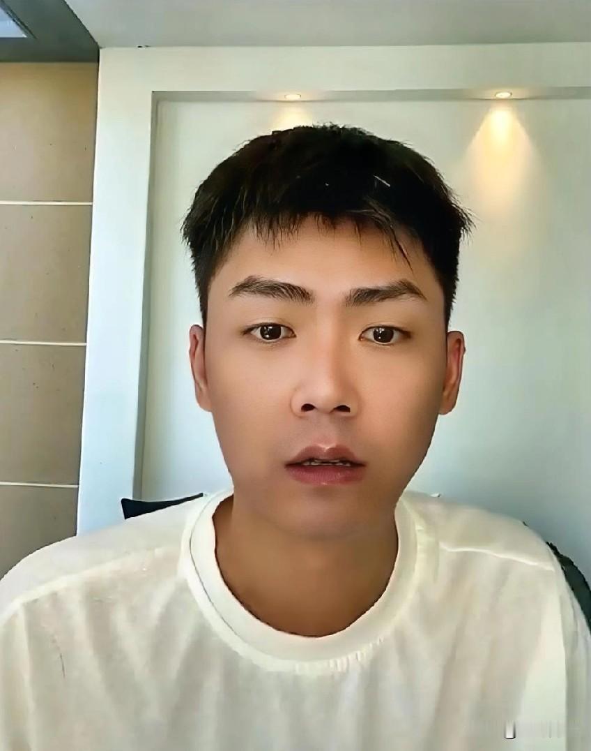 高忆晨夸二驴善良仁义人品好，直言我驴大爷这人高尚又有情怀，性情仁义，对待奶豆也是
