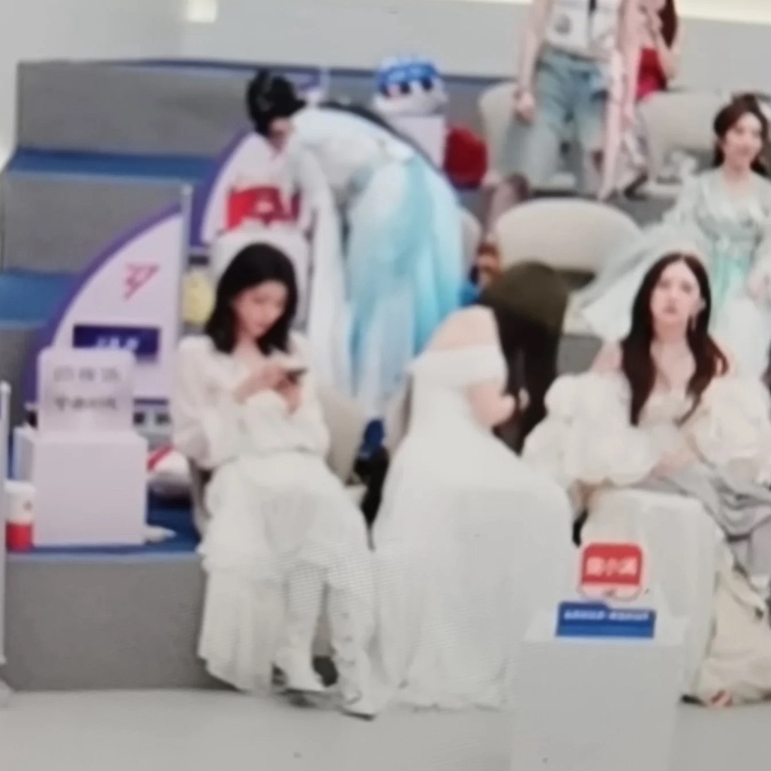 孙怡一下台拿到手机：“我跟你讲我真服了” 