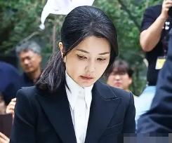 果然不出所料，李在明要整死尹锡悦的套路已凸显，那就是，先把尹的亲信死党和夫人给整