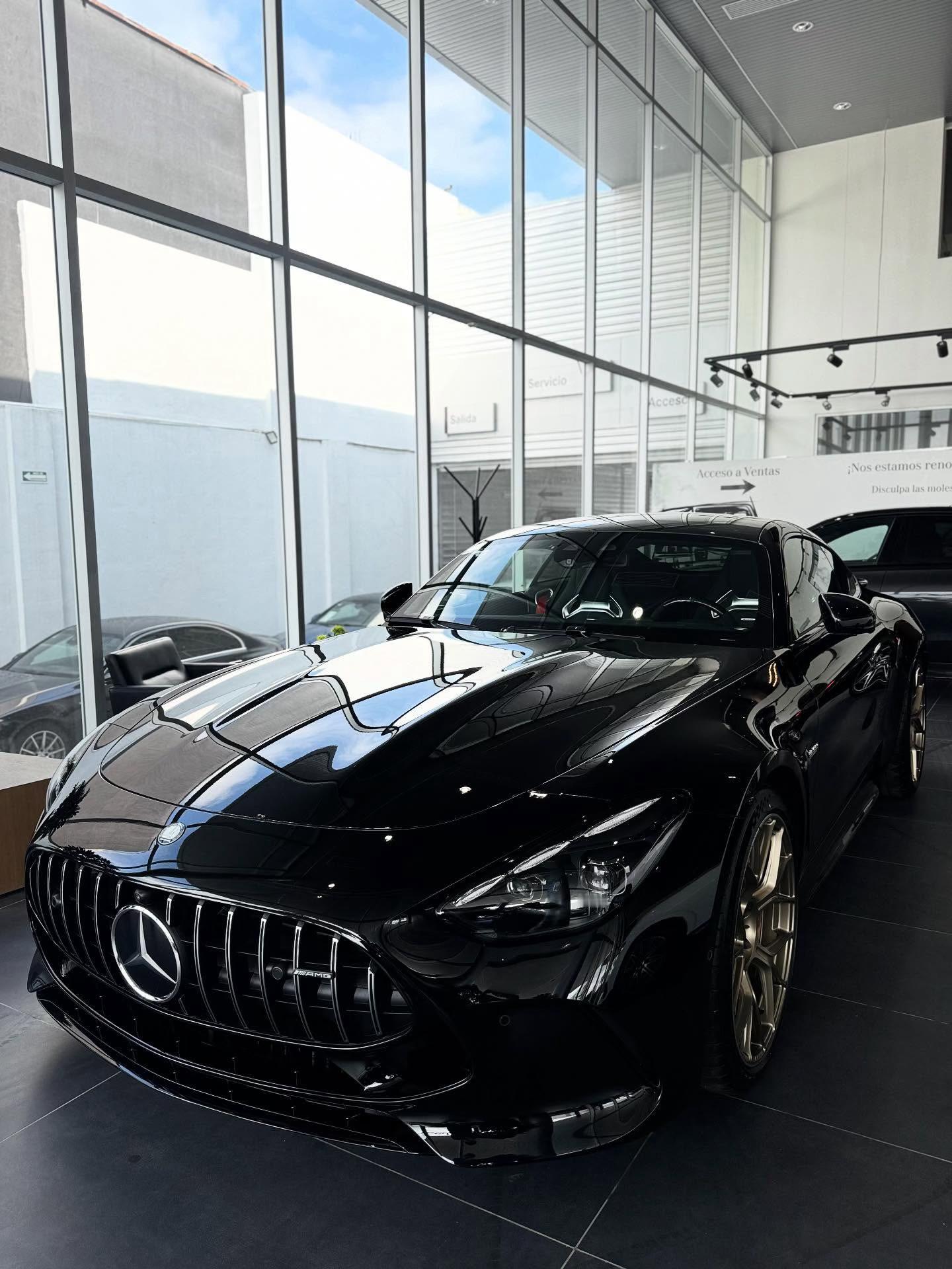 奢华在于细节，而Mercedes-AMG GT 63配备V8 BITURBO引擎
