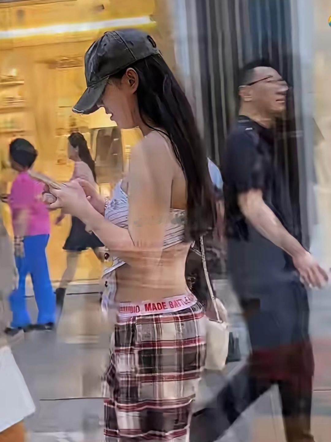 现在的年轻人是真敢穿啊 