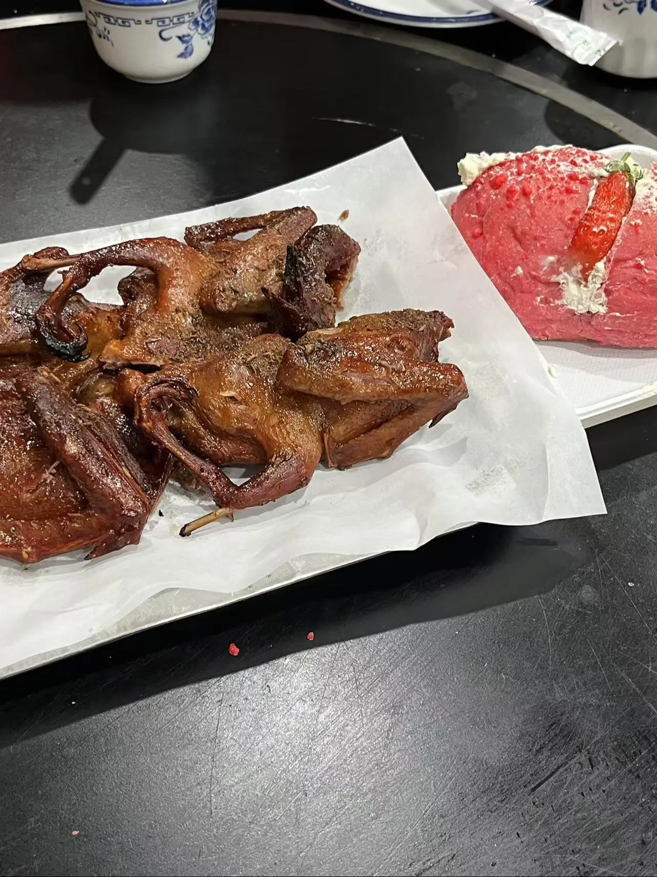 今日小幸福🥰来自宝贝的口红💄奶茶跟闺蜜的投喂😂😂😂又是长肉的...