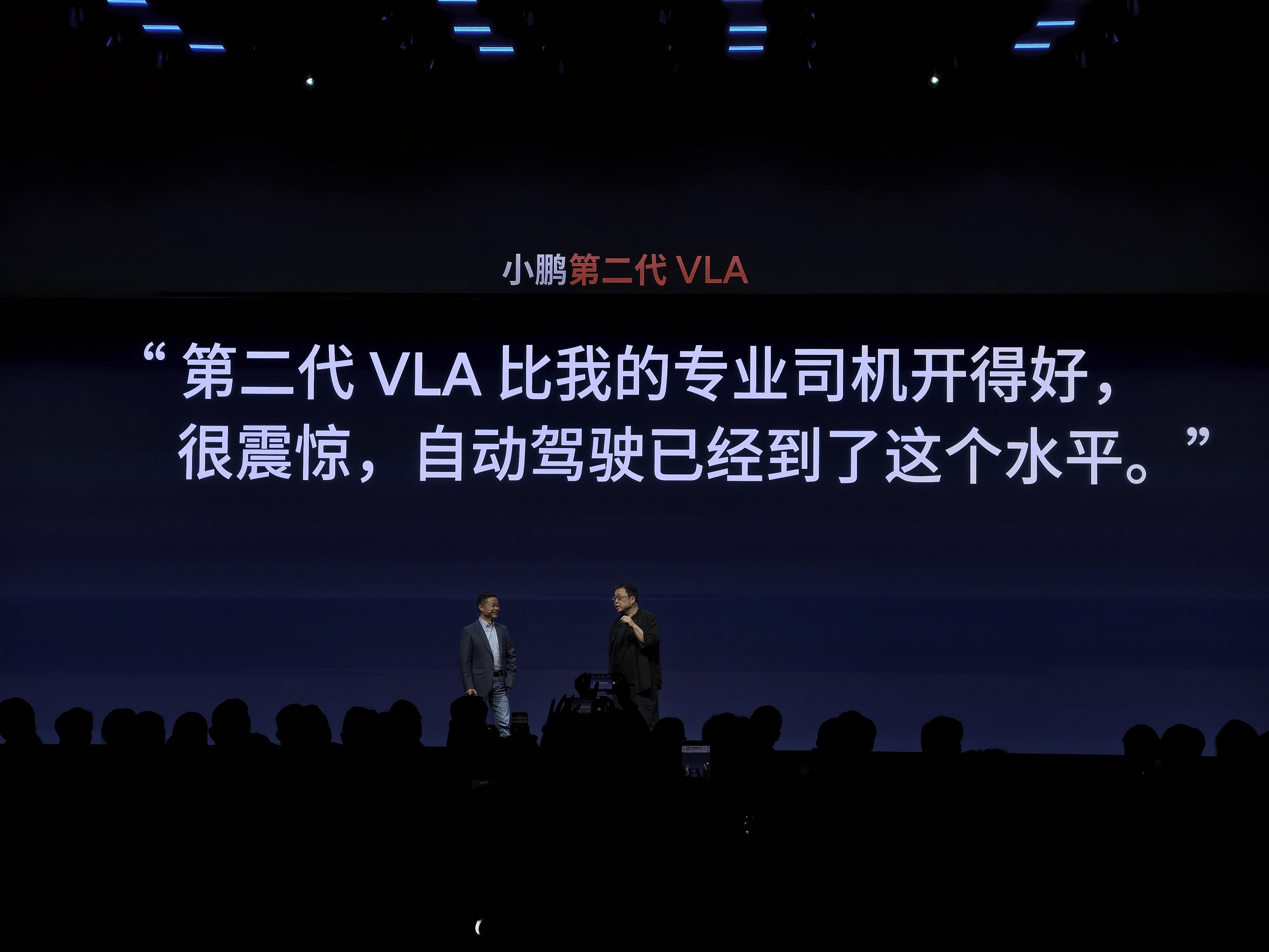 小鹏P7这次太全面了老罗罗永浩也来试驾了小鹏P7，对现在的P7车主感受是：羡慕。