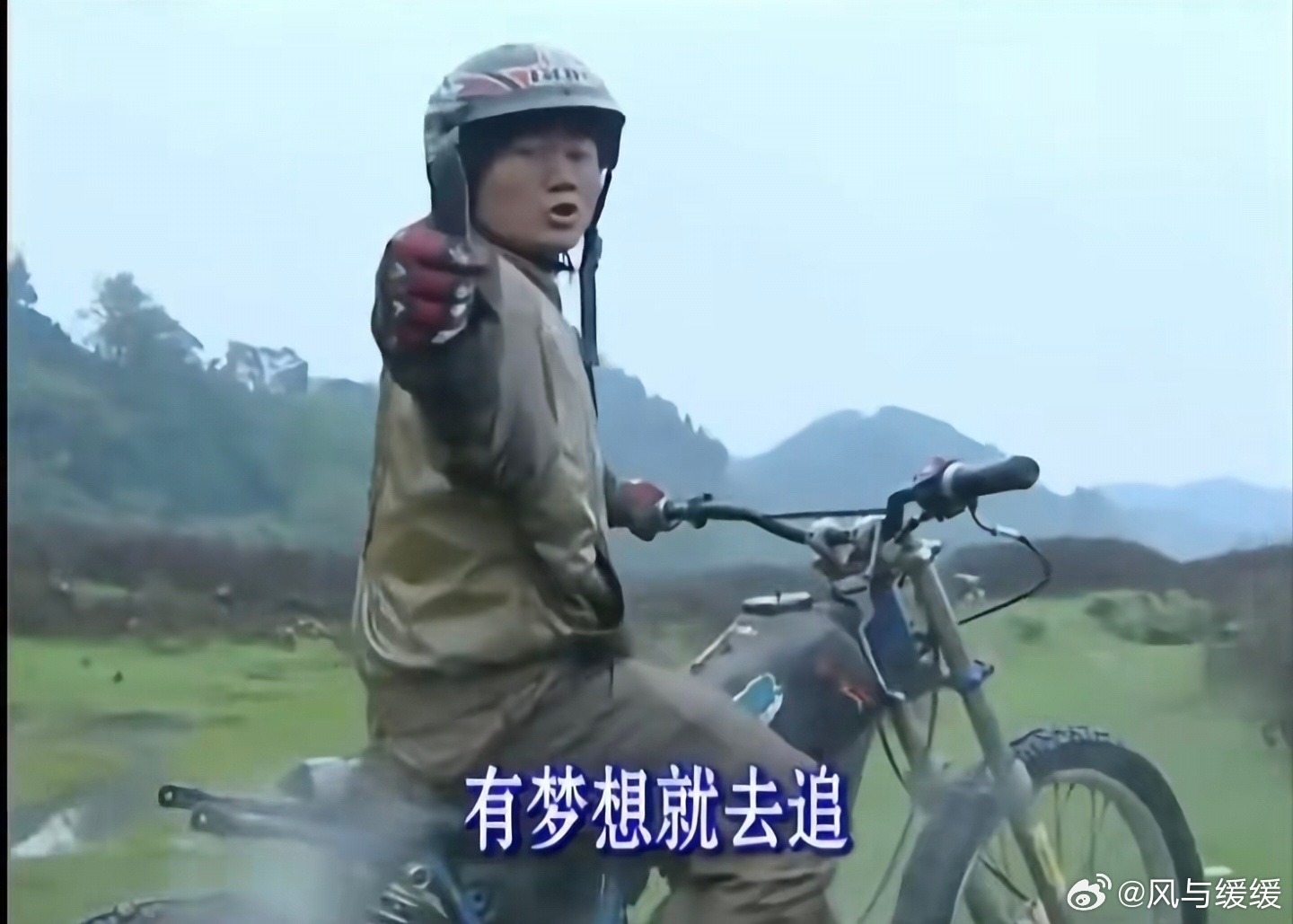 怎么说呢，是这个社会过于功利了，其实我很能理解。张雪身价上亿还在用两千多块钱坏手