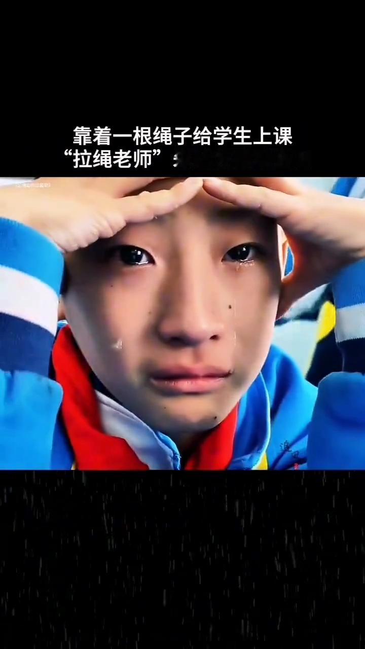 靠着一根绳子给学生上课，"拉绳老师"朱幼芳感动全网。
2015年度湖北省"十佳师