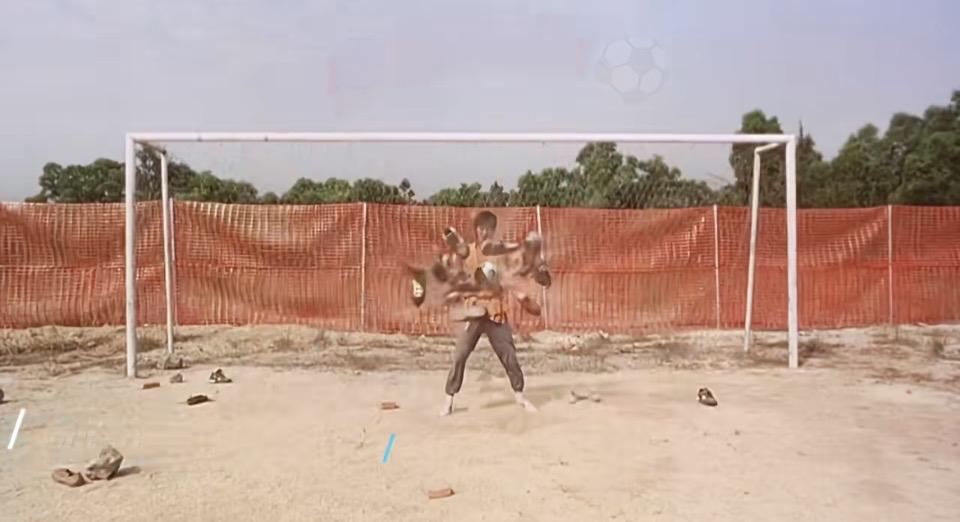 足球瞬间，当足球遇上沙尘，谁才是真正的王者？🏆🏐🏐