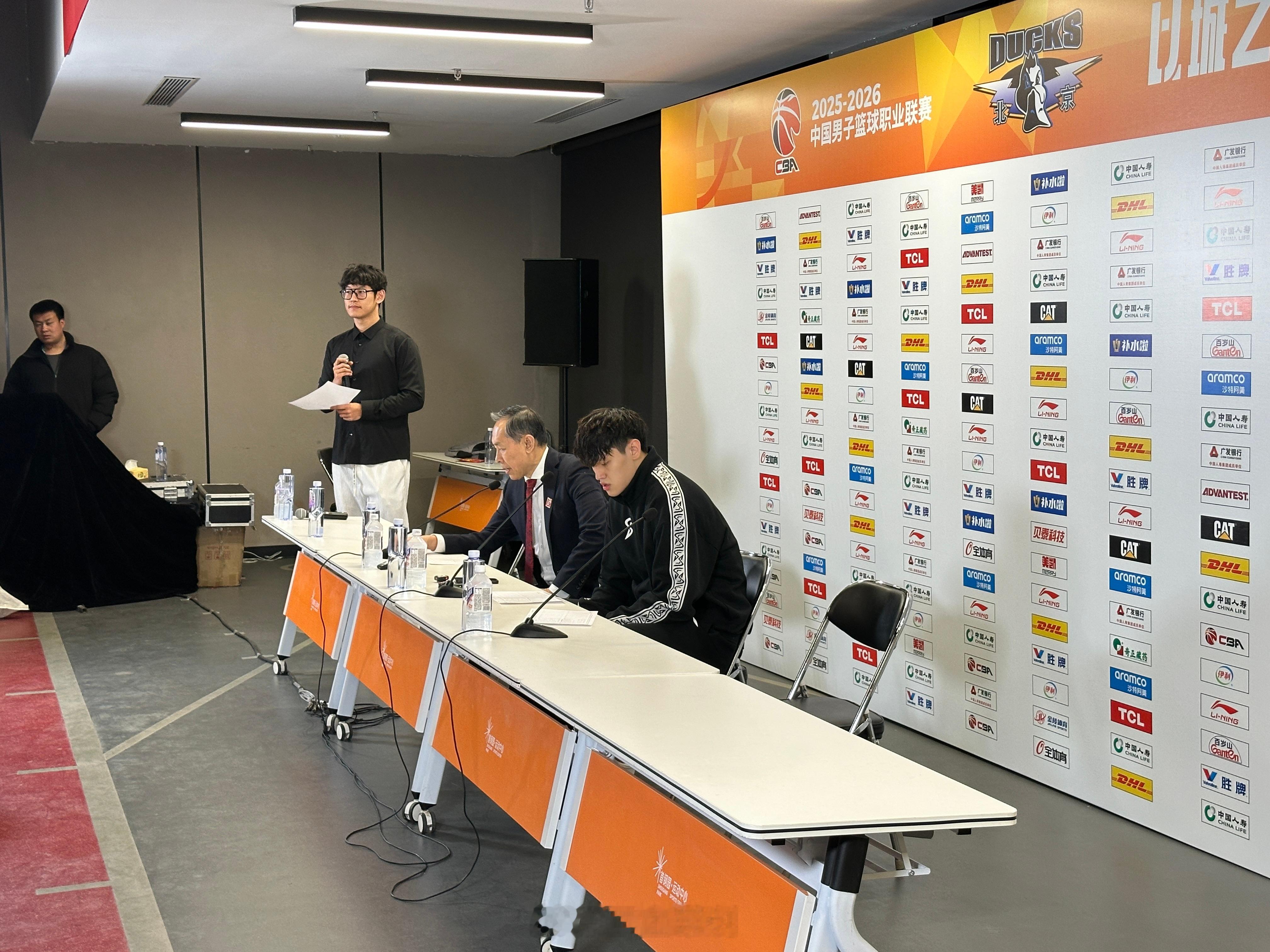 北京男篮vs广东男篮许导：赢这么多分没想到，对手伤了一个外援，徐杰比赛中又受伤，