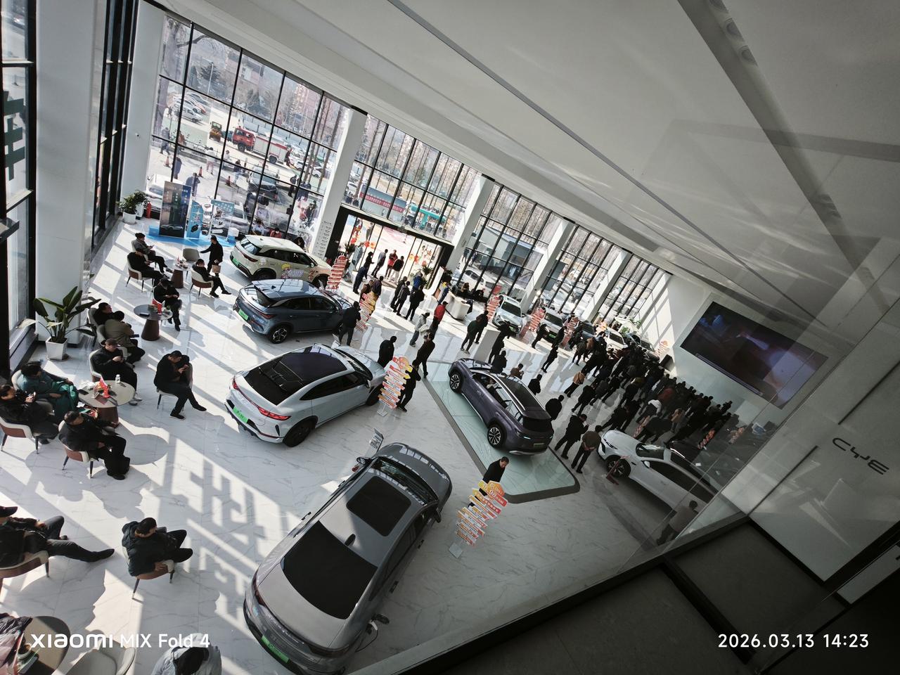 久违了，比亚迪4s店又回到了往日，熙熙攘攘，门庭若市，甚至试驾车都卖光的盛况！这