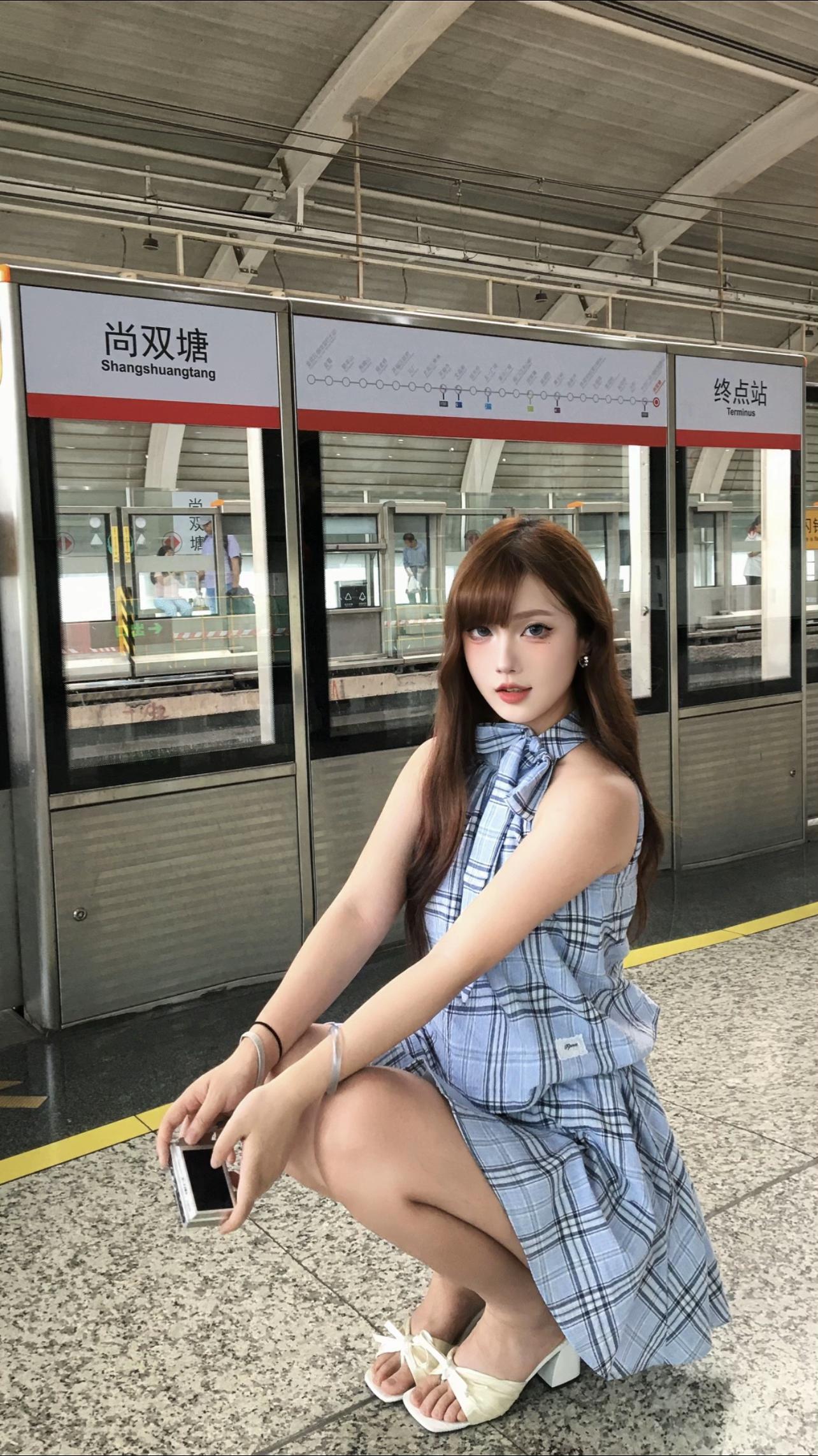 不会卖萌的就不要跟我讲话了 我看到太冰冷的文字就聊不下去∏ω∏