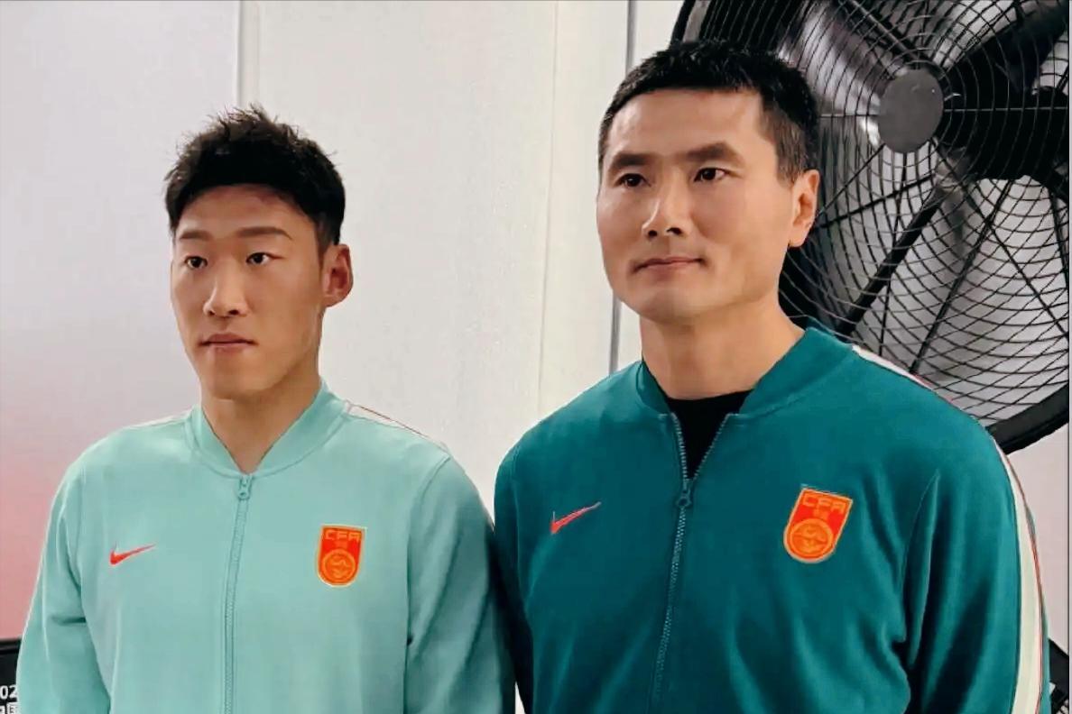 邵一期正式竖旗！
中国男足开启新征程，
一人的入选争议很大。

FIFA 系列赛